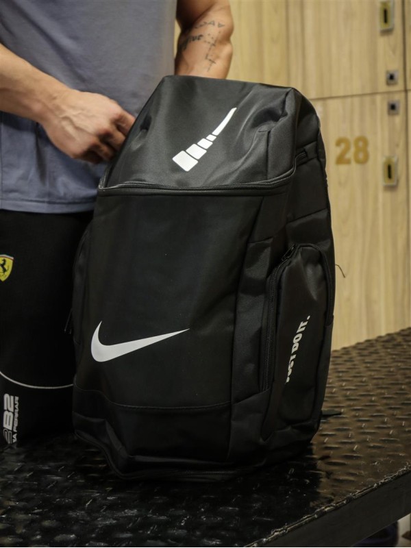 كوله لوازم ورزشي جاكفشي دار قديمي NIKE