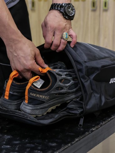 كوله لوازم ورزشي جاكفشي دار قديمي NIKE