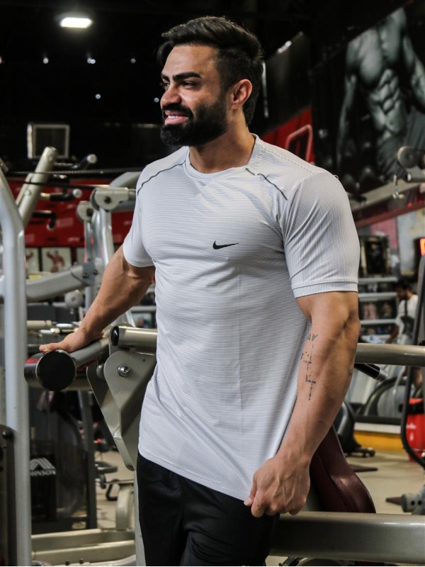 تيشرت مردانه مردانه مغزي خور NIKE