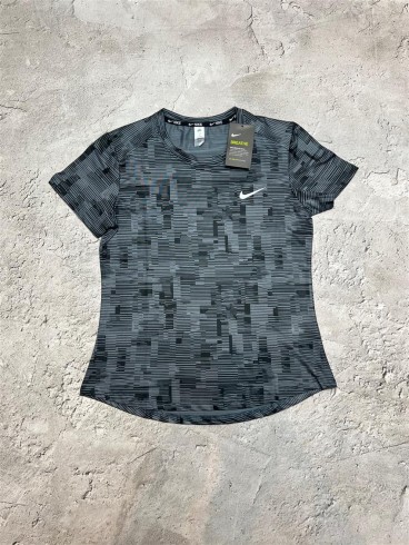 تيشرت زنانه زنانه استين كوتاه طرح كامپيوتري NIKE