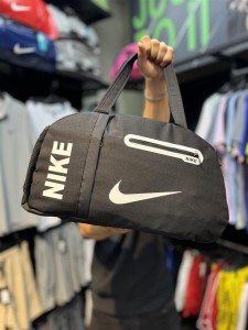 ساک Nike وسط زیپ