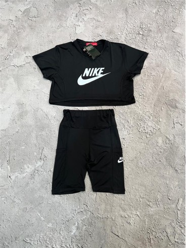 ست ورزشي زنانه زنانه كراپ و شلوارك NIKE