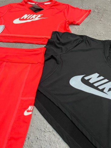 ست ورزشي زنانه زنانه كراپ و شلوارك NIKE