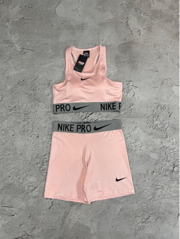 ست ورزشي زنانه زنانه نيم تنه و شلوارك NIKE PRO