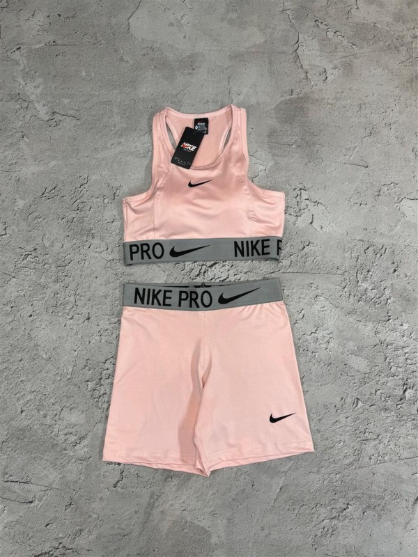 ست ورزشي زنانه زنانه نيم تنه و شلوارك NIKE PRO