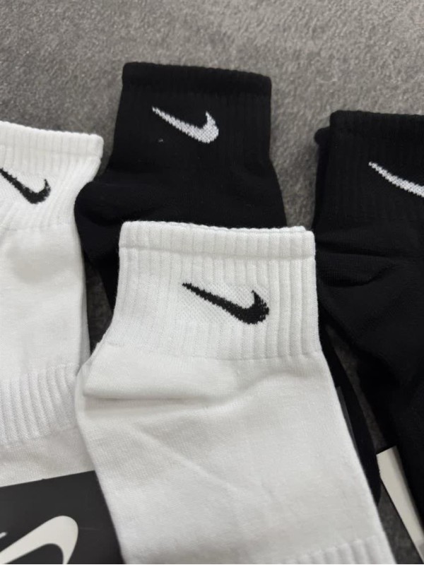 جوراب اسپرت نيم ساق new NIKE