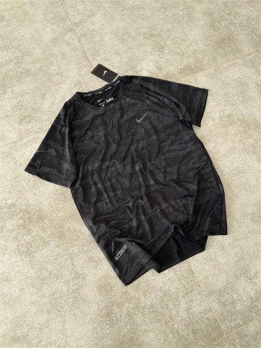 تيشرت مردانه مردانه آستين كوتاه چريكي NIKE
