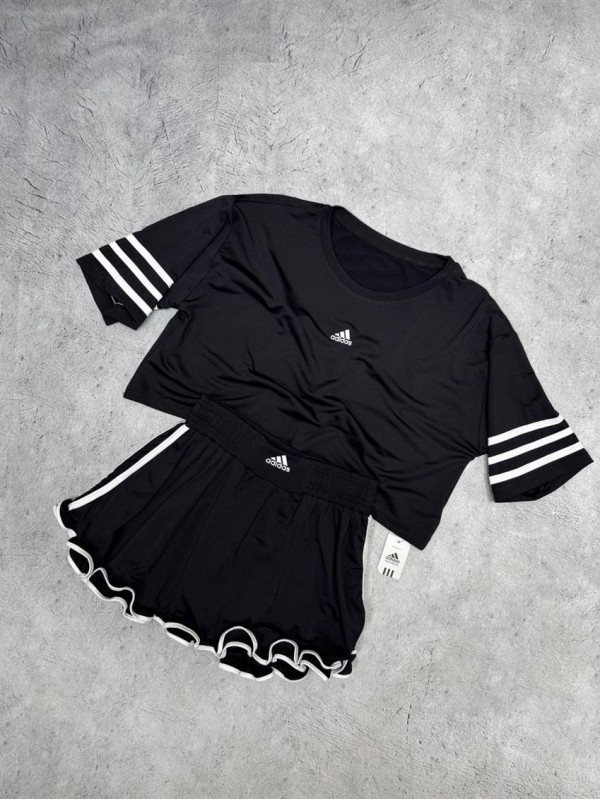 ست ورزشي زنانه زنانه كراپ و دامن ADIDAS
