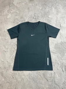 تيشرت زنانه زنانه استين كوتاه يقه 7 NIKE