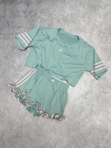 ست ورزشي زنانه زنانه كراپ و دامن ADIDAS
