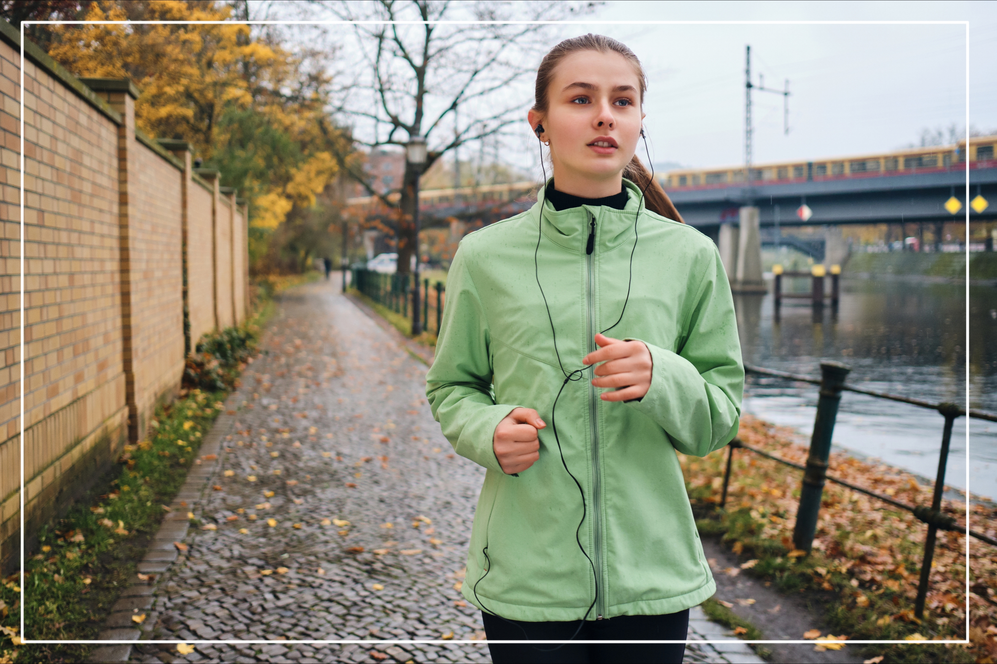 ترند لباس ورزشی زنانه پاییزی 2025